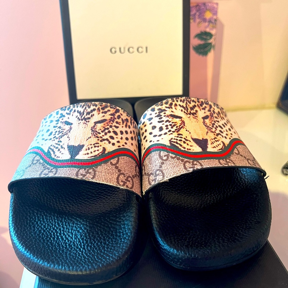 Rare Authentic Gucci flip flops!